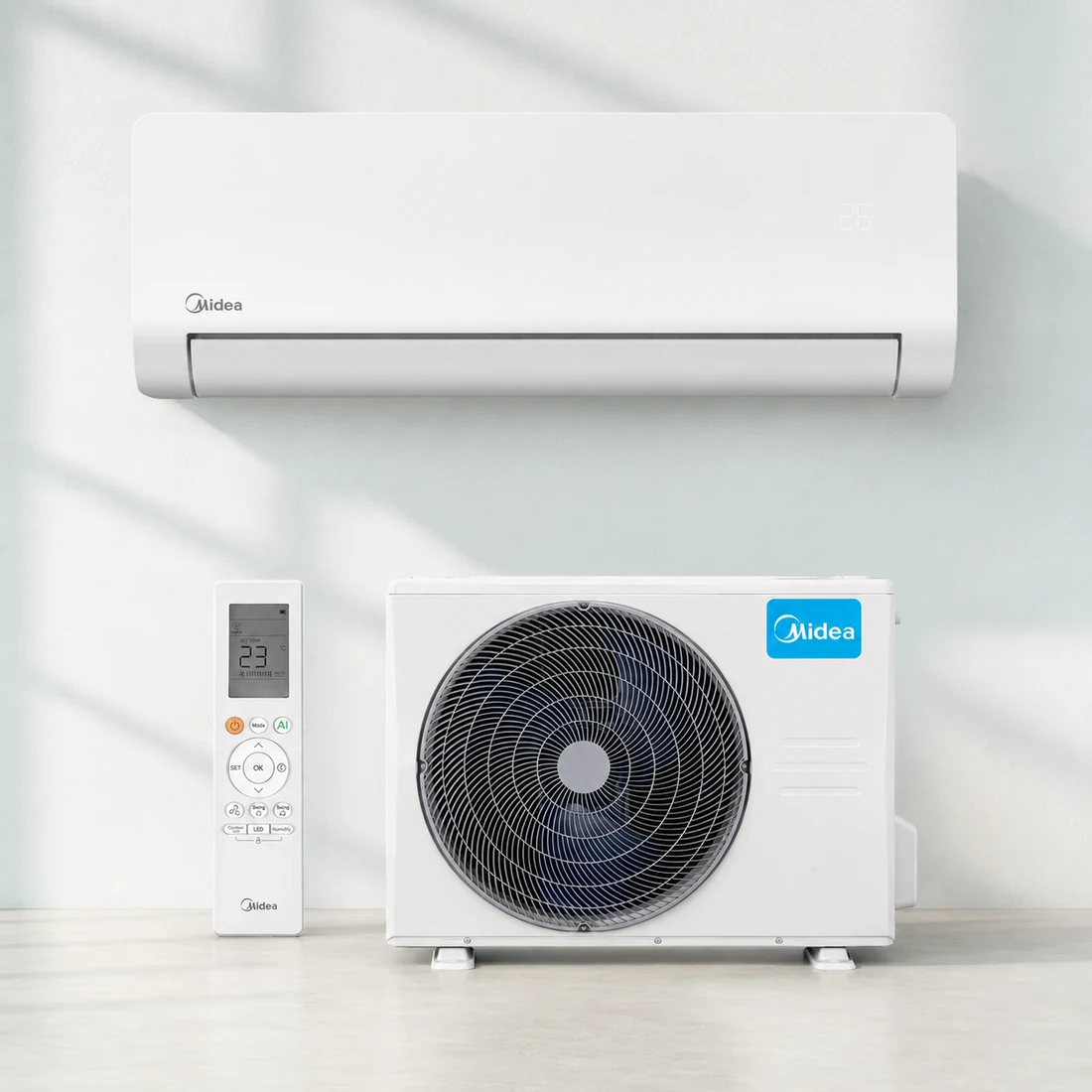 Комплект кондиционера Midea Easy 07 в студийной композиции